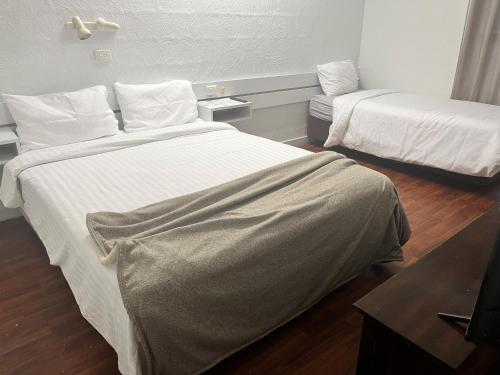 Bungalow Hotel — Cairns — photo 2