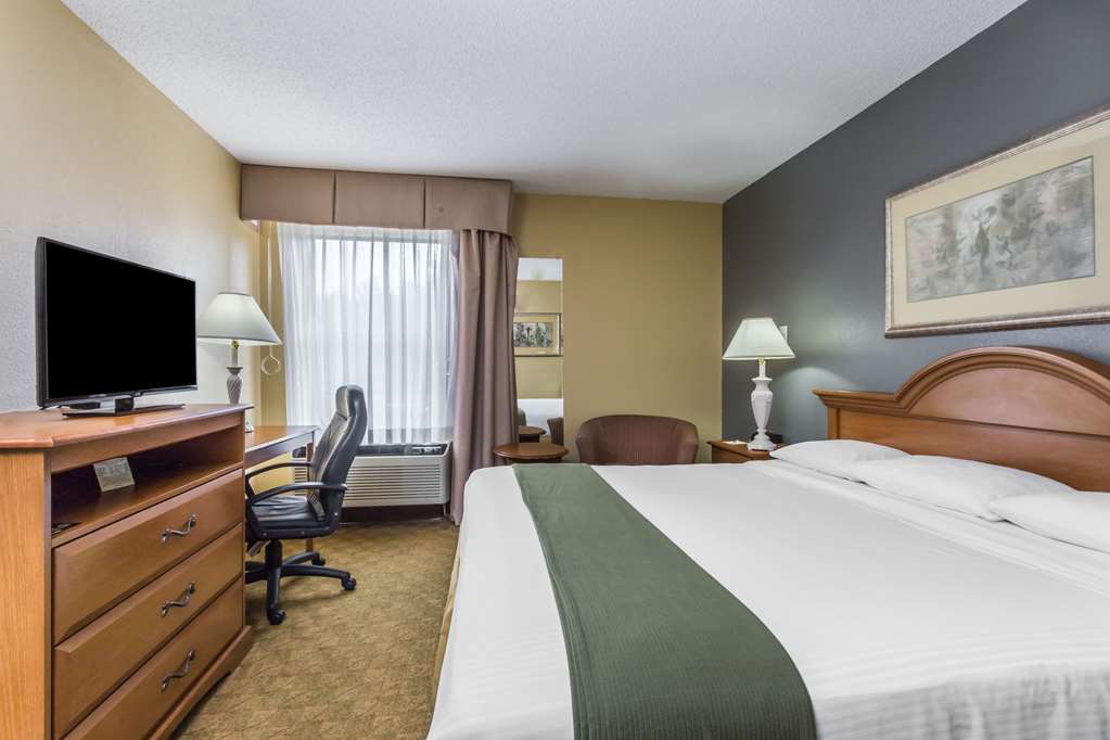 Days Inn by Wyndham Selma - photo 10