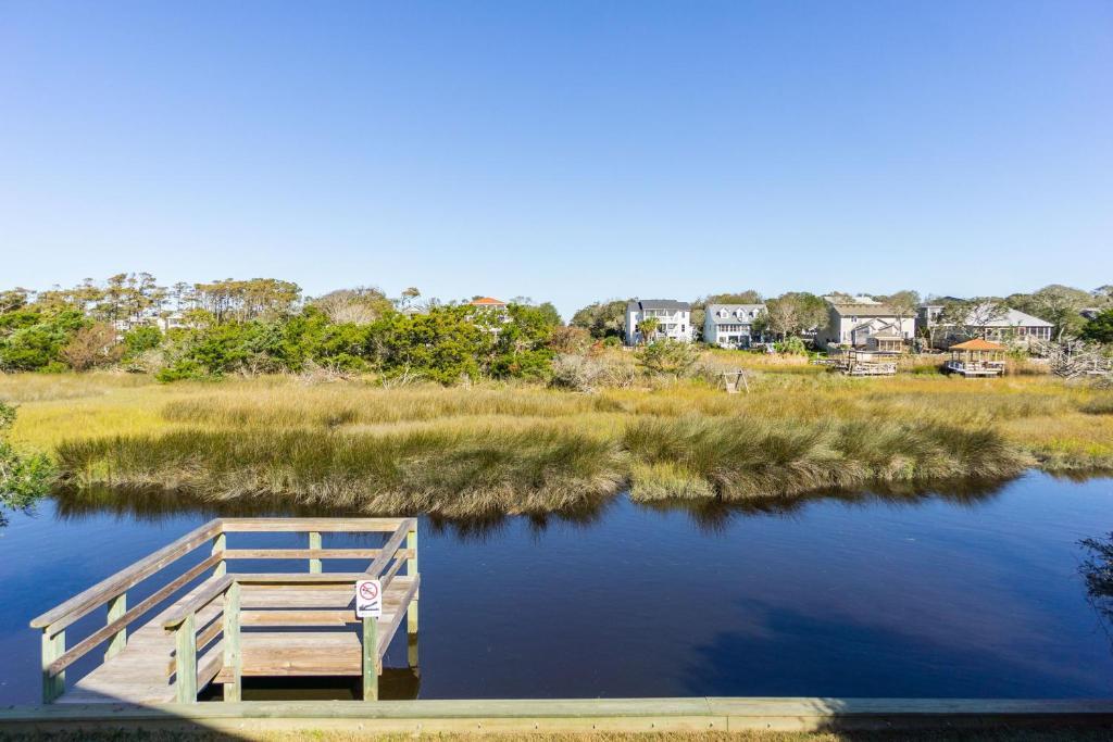 See Otter by Oak Island Accommodations - photo 21
