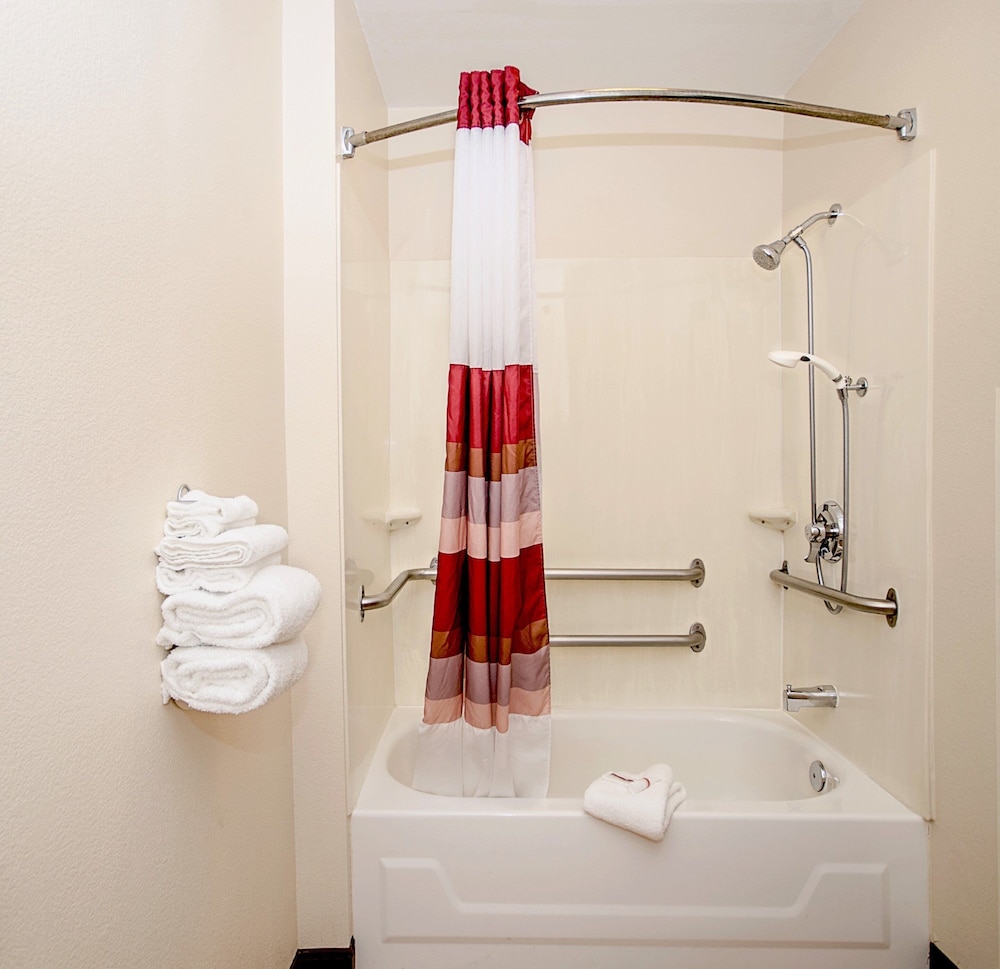 Red Roof Inn Philadelphia Oxford Valley - photo 20