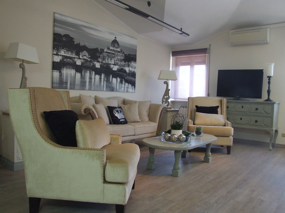 Residenza I Ciclamini — 4-Star Luxury Hotel in Rome, Italy