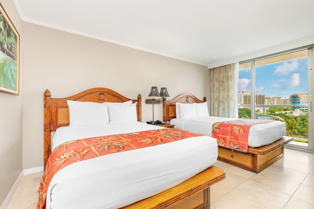 Luana Waikiki Hotel & Suites - photo 80