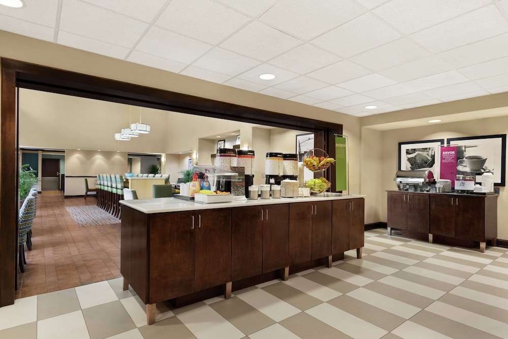Hampton Inn & Suites Brunswick - photo 30