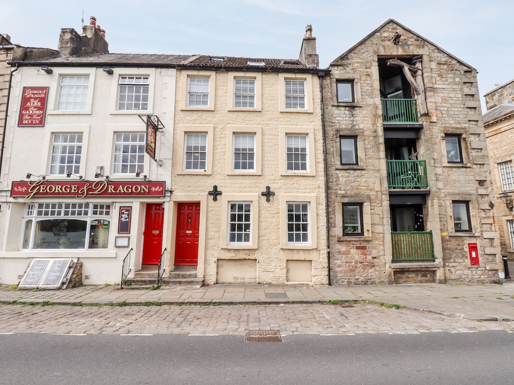 25 St Georges Quay — 4-Star Luxury Hotel in Lancaster, United Kingdom
