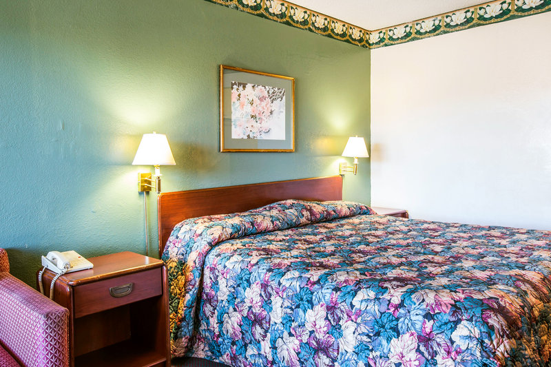 Relax Inn Milledgeville - photo 4