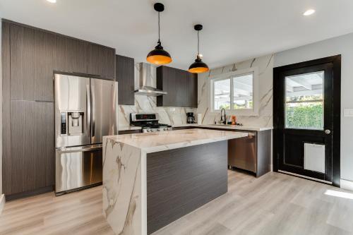 4 Bedroom West Hills Charmer with Pool — 4-Star Luxury Hotel in West Hills, United States