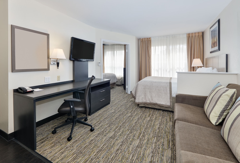 Candlewood Suites Market Center by IHG - photo 10