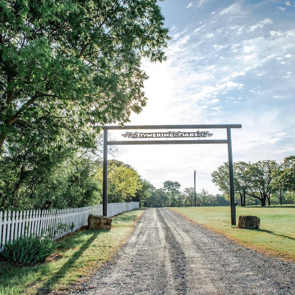 Towering Oaks Event & Retreat Center - photo 109