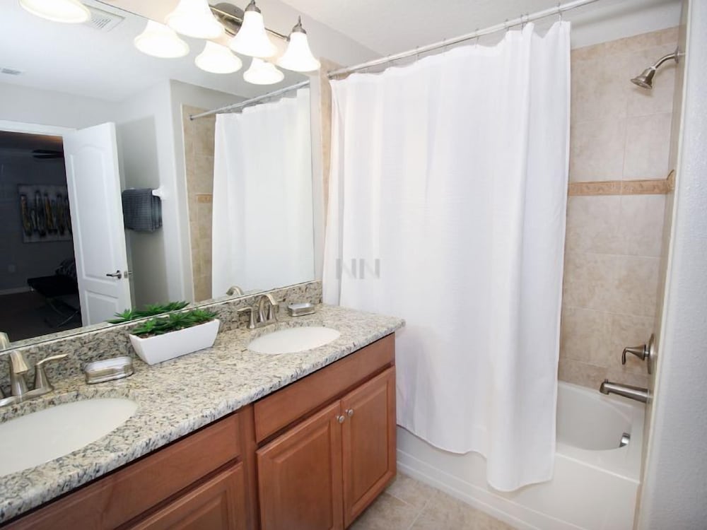 Fv62887 Paradise Palms 4 Bed 3.5 Baths Townhome - photo 7