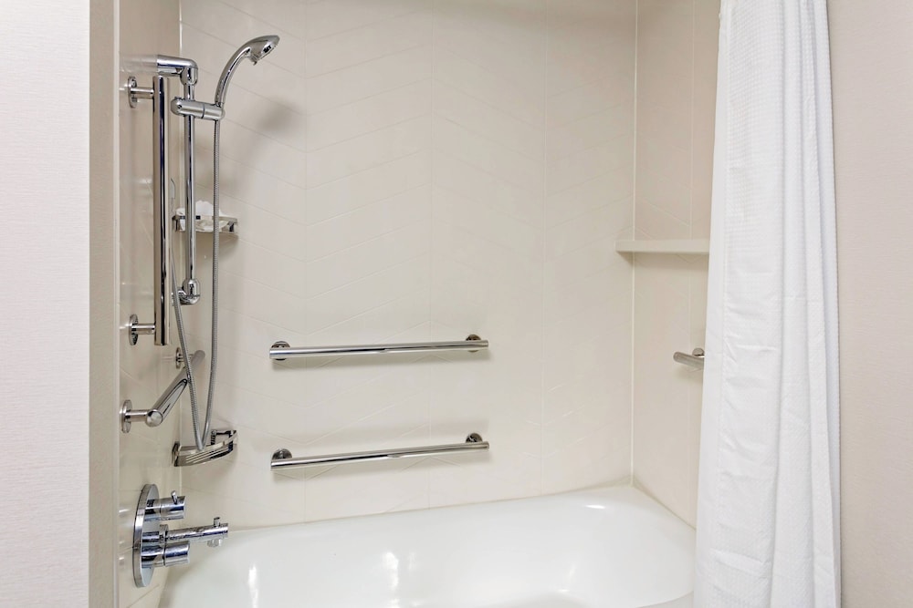 Fairfield by Marriott Port Clinton Waterfront - photo 11