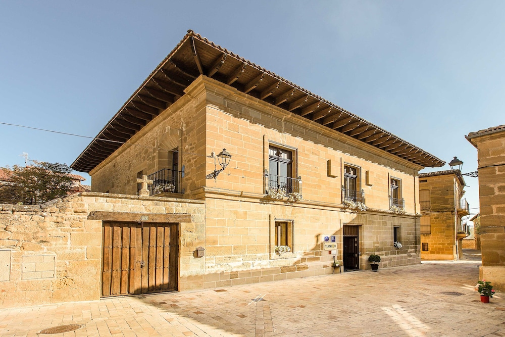 Rusticae Hotel Teatrisso — hotel in Cuzcurrita De Rio Tiron
