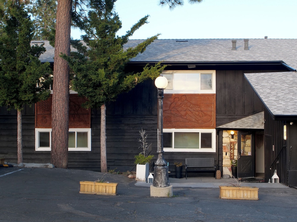 Sierra Blue Hotel & Swim Club - photo 40