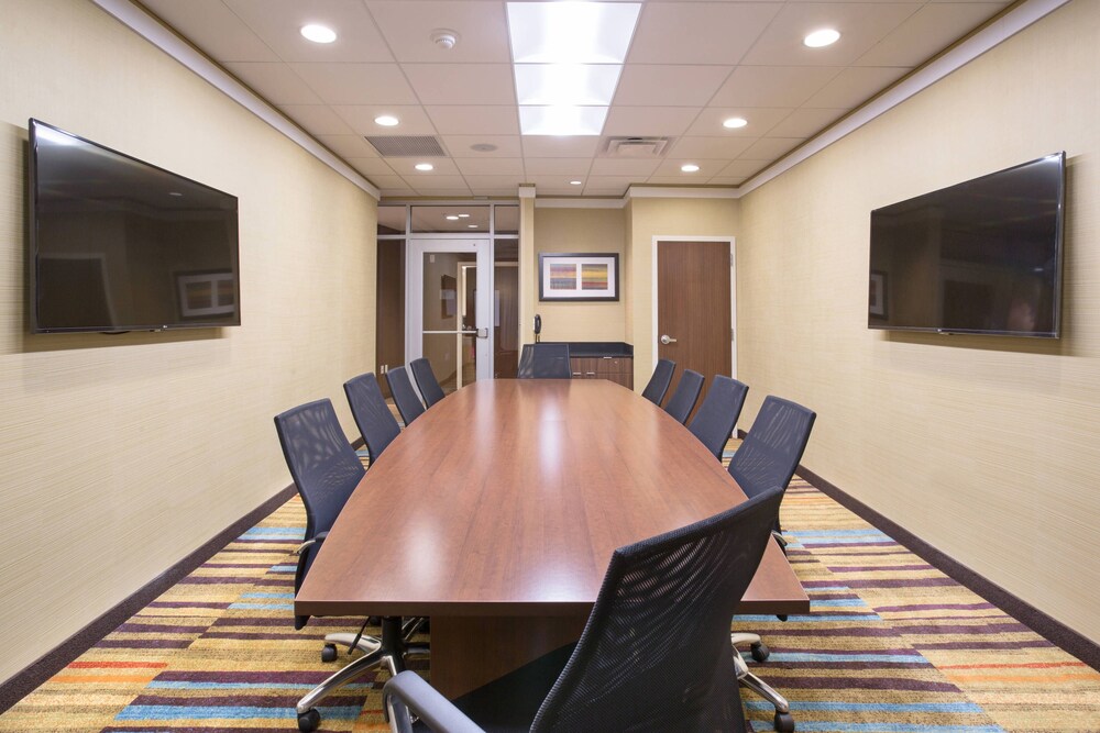 Fairfield Inn & Suites by Marriott Burlington - photo 26