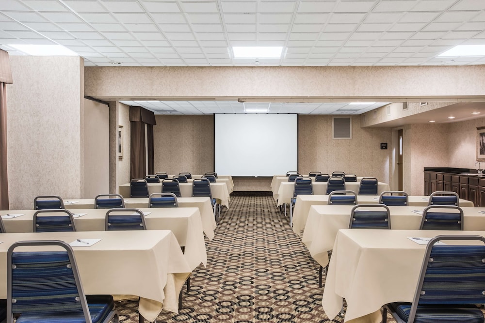 Hampton Inn Cleveland Airport Tiedeman Rd - photo 33