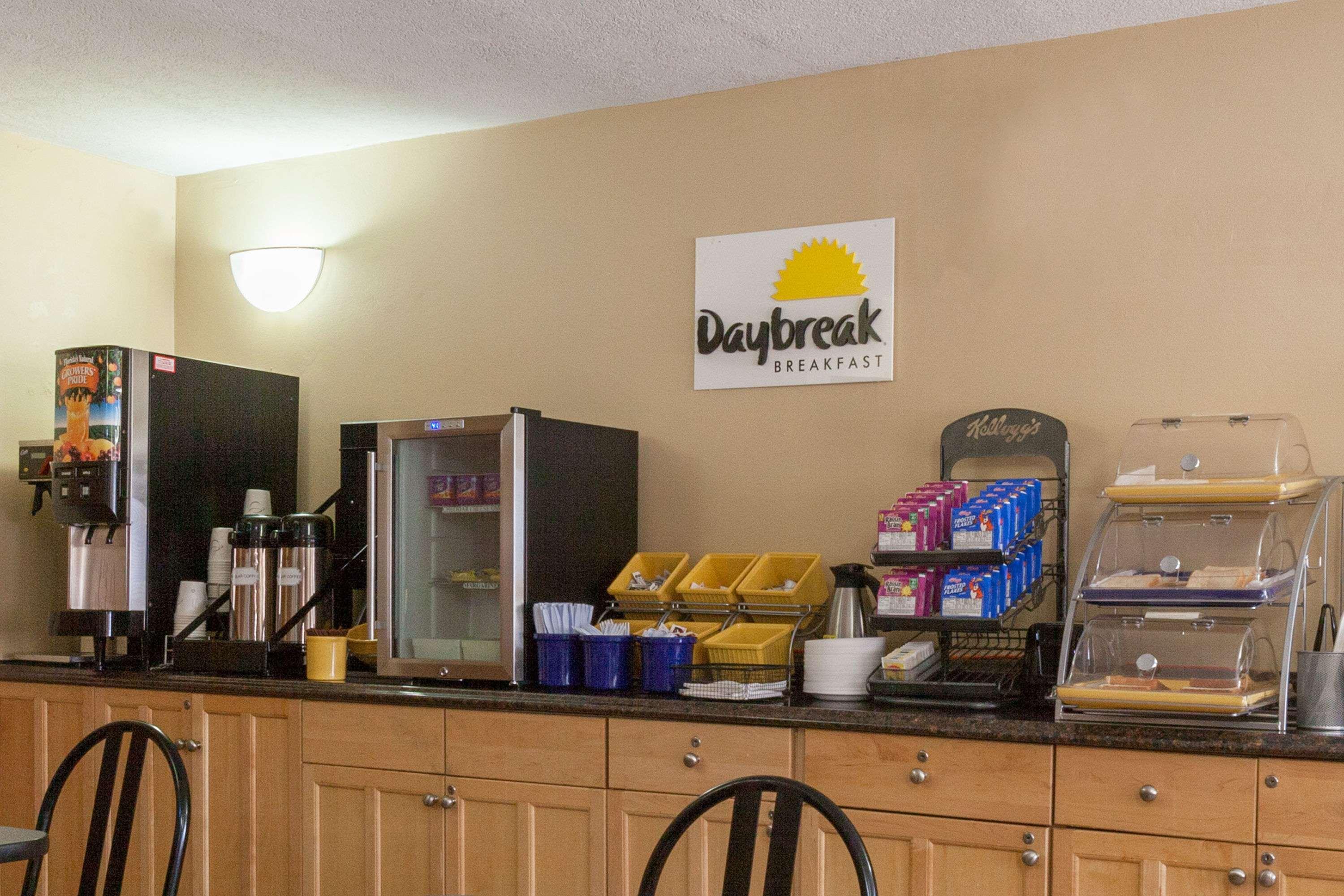 Days Inn by Wyndham Elkton Newark Area - photo 2