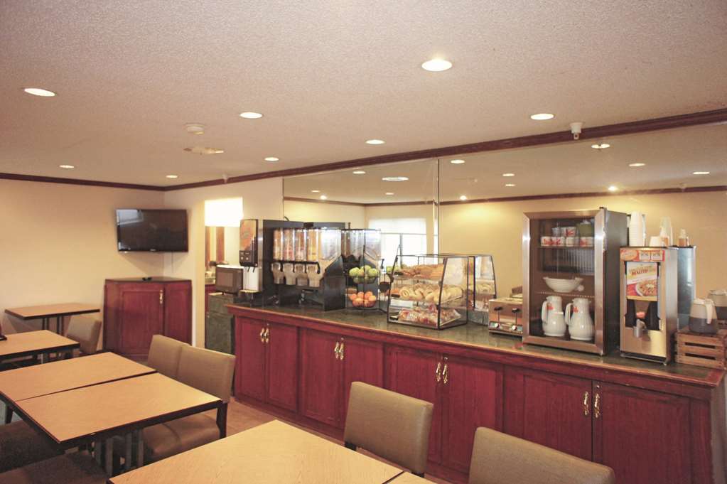 La Quinta Inn by Wyndham Omaha Southwest - photo 18