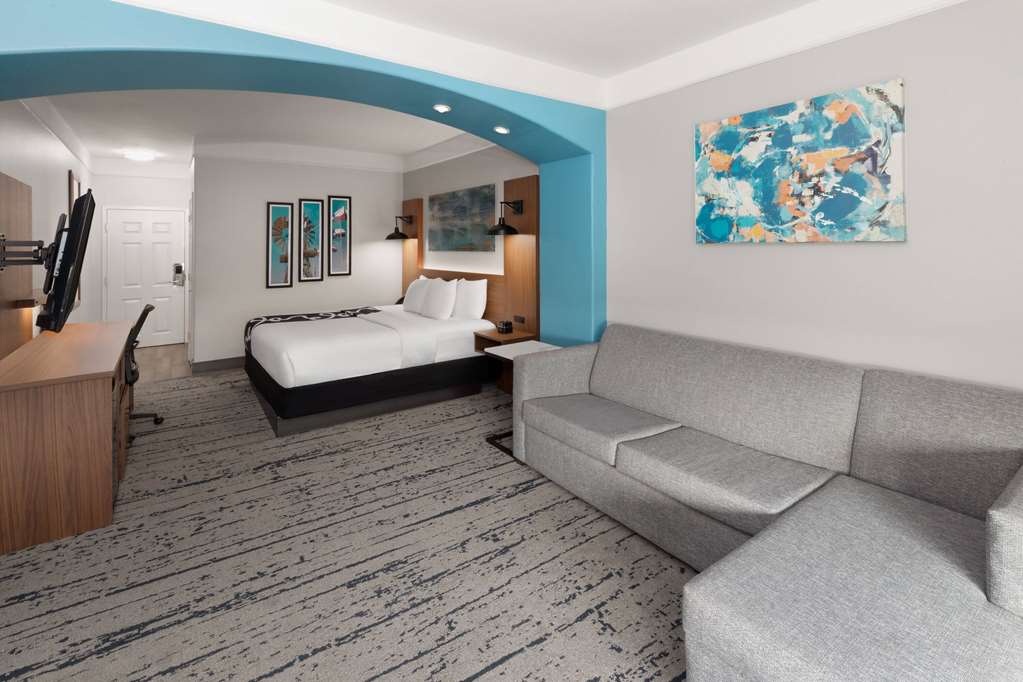 La Quinta Inn & Suites by Wyndham Angleton - photo 29