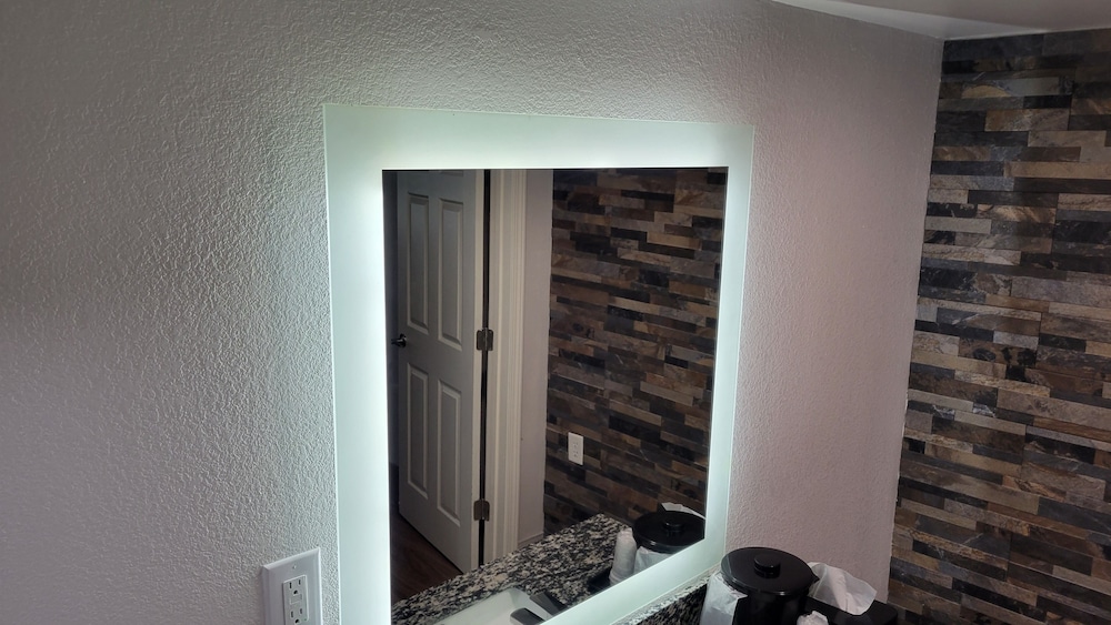 Quality Inn Forsyth near GA Public Safety Training Center - photo 12
