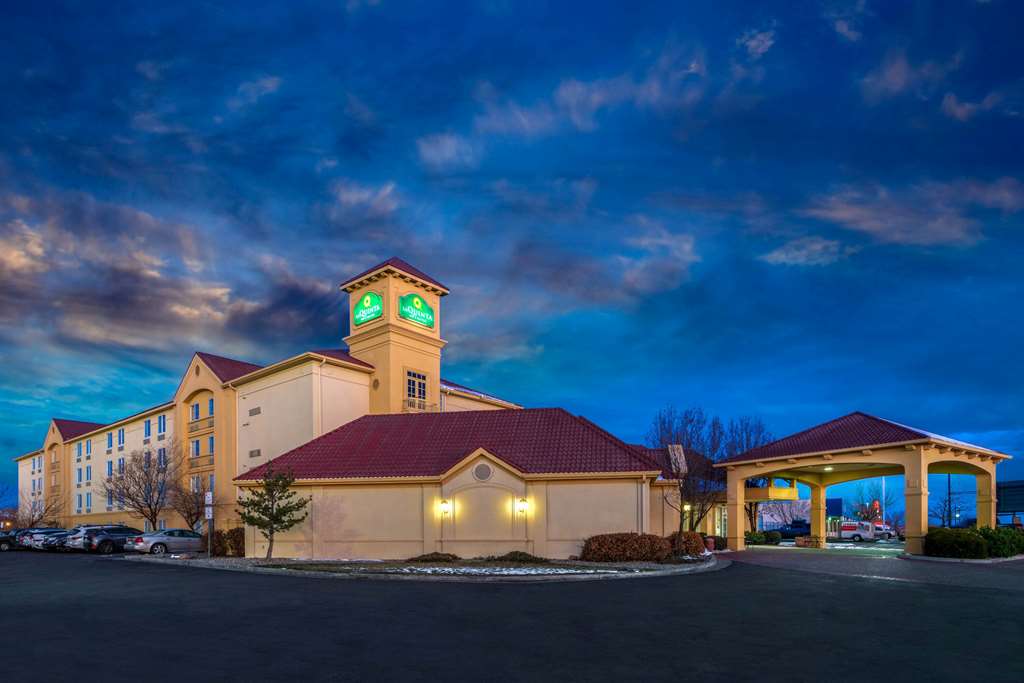 La Quinta Inn & Suites by Wyndham Pueblo - photo 6