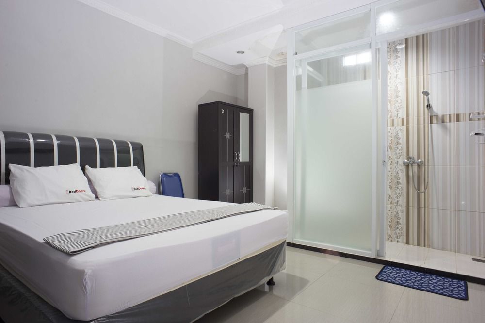 RedDoorz @ Blok A - last minute hotel in Jakarta