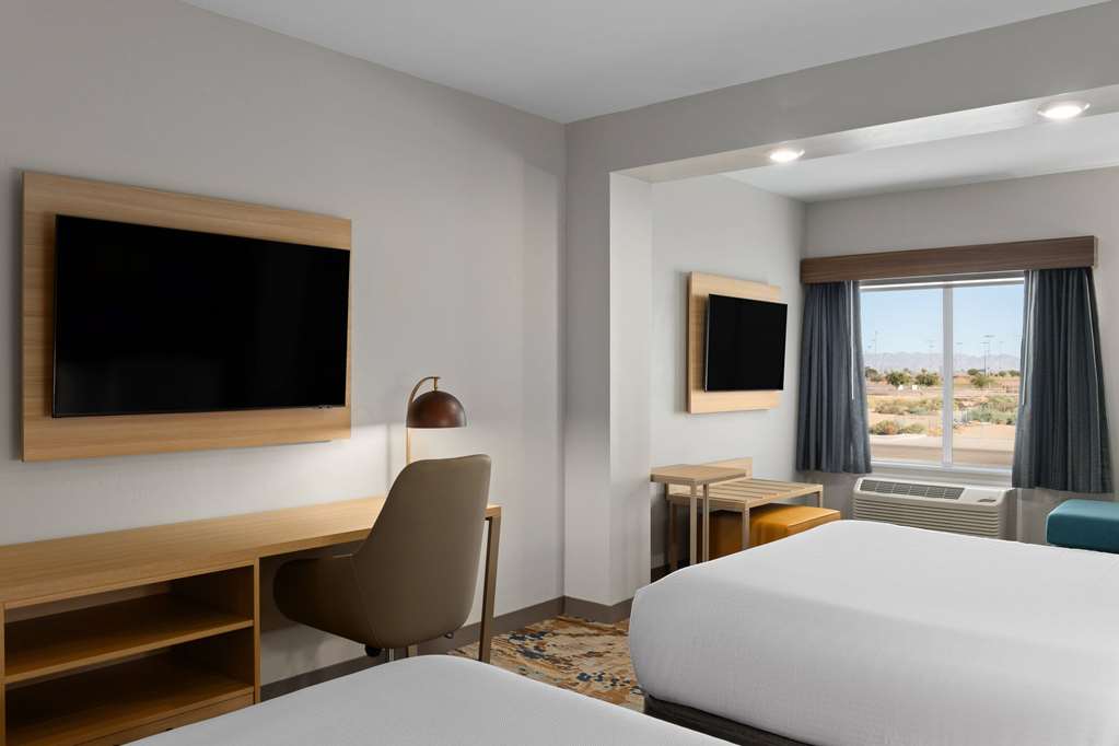 La Quinta Inn & Suites by Wyndham Yuma - photo 26