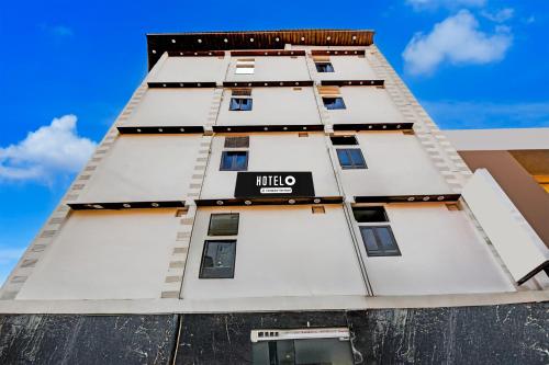 Collection O Birhana Road — 4-Star Luxury Hotel in Kanpur, India