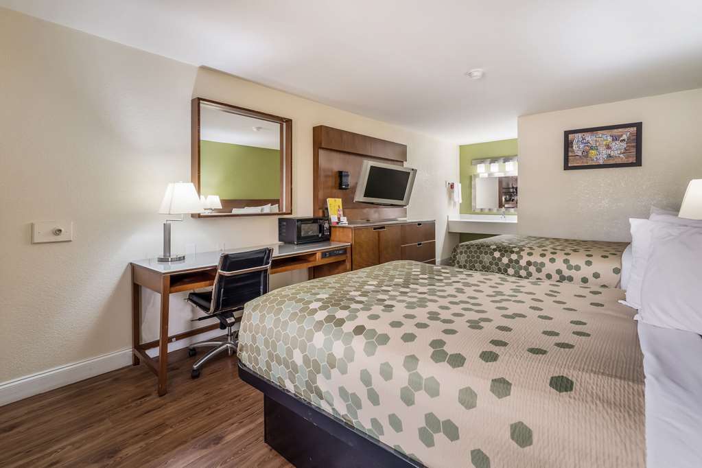 Econo Lodge Atlanta Airport East - photo 16