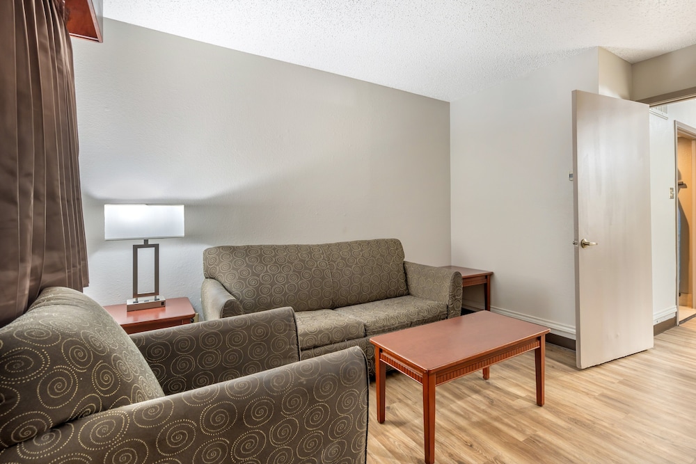 Red Roof Inn & Suites Sulphur Springs - photo 14