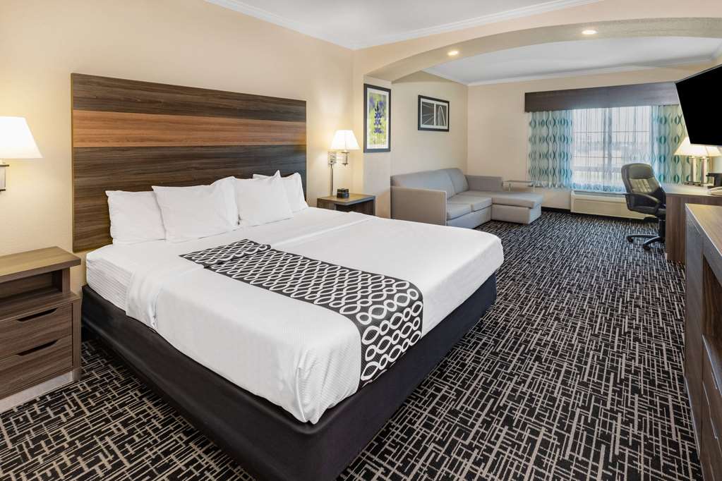 La Quinta Inn & Suites by Wyndham Garland Harbor Point - photo 43