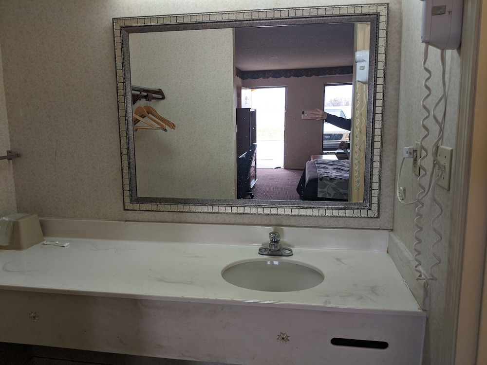 Key West Inn Montgomery South - photo 19