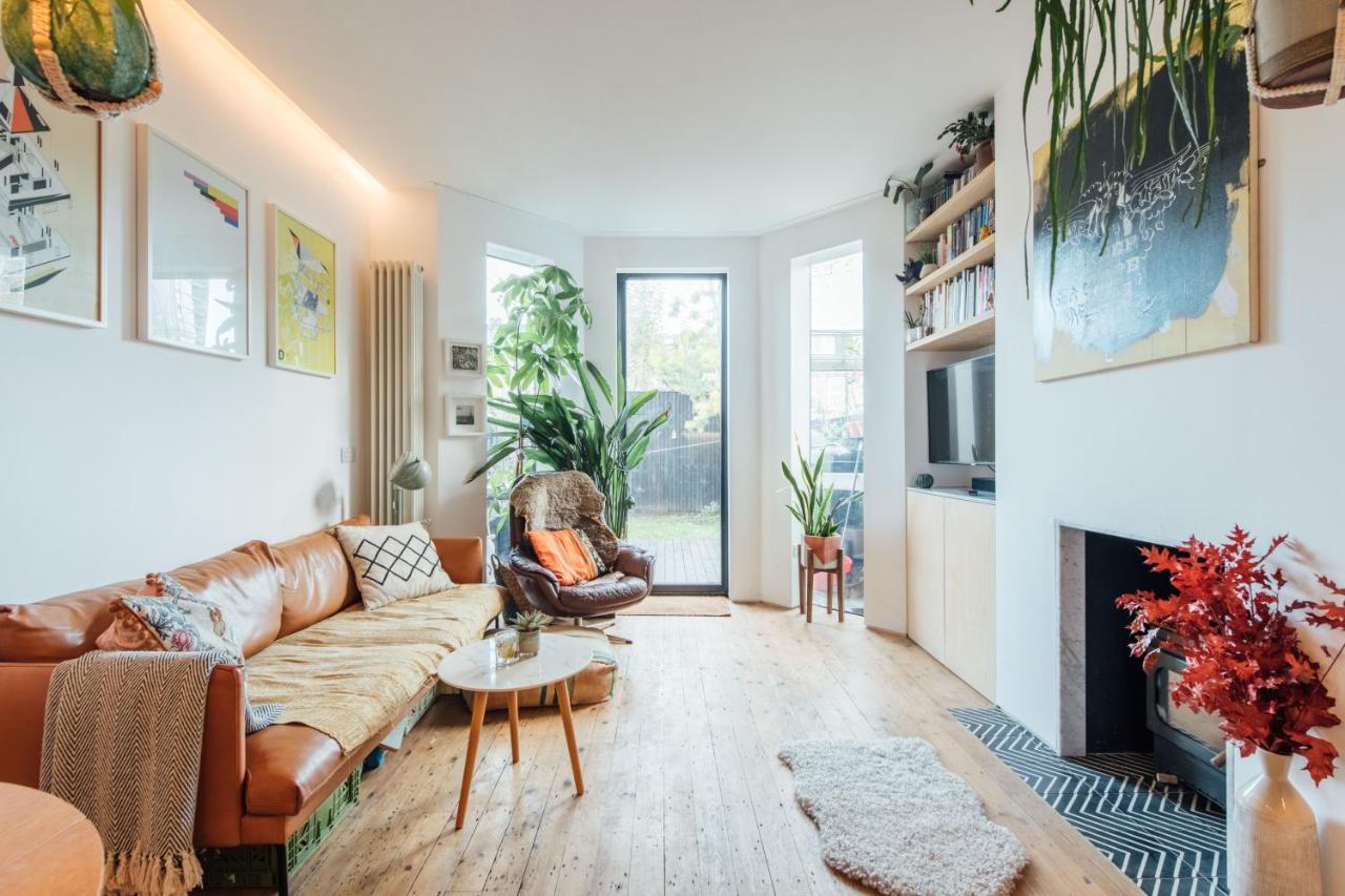 Stylish 2 Bedroom Flat with a Private Sauna — 4-Star Luxury Hotel in London, United Kingdom