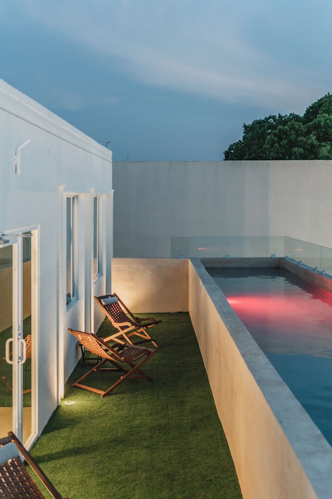 Rooftop pool