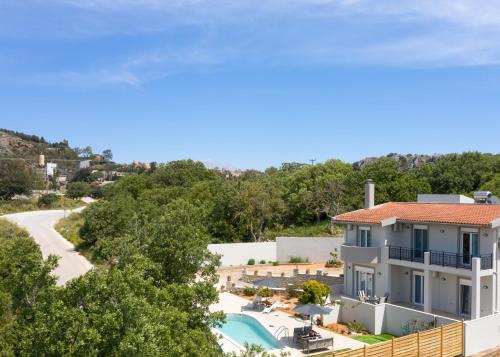 Villa Hercules Refreshing Pool & Hydromassage — 4-Star Luxury Hotel in Rethymno, Greece