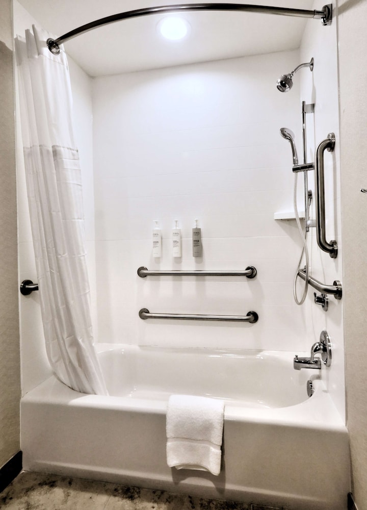 Hilton Garden Inn Bel Air - photo 36