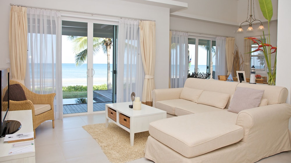 Nishaville Resort — hotel in Thap Sakae