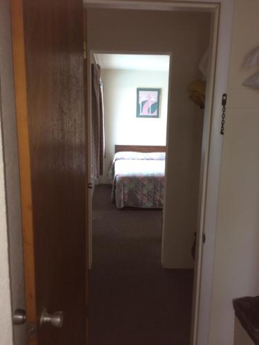 Crystal Sands Motel - photo 24