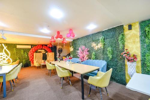 OYO Townhouse 101 Golf Course Road