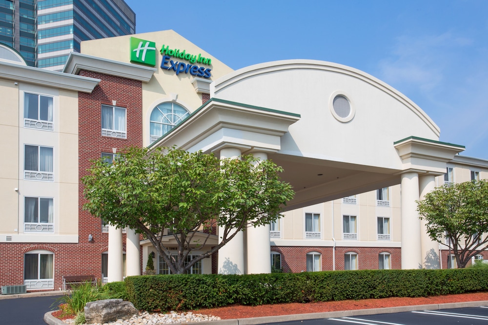 Holiday Inn Express Tower Center by IHG — hotel in East Brunswick