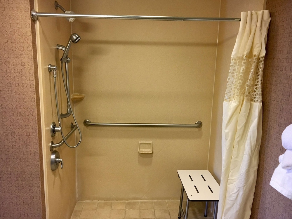 Hampton Inn & Suites Chesapeake Battlefield Blvd. - photo 31