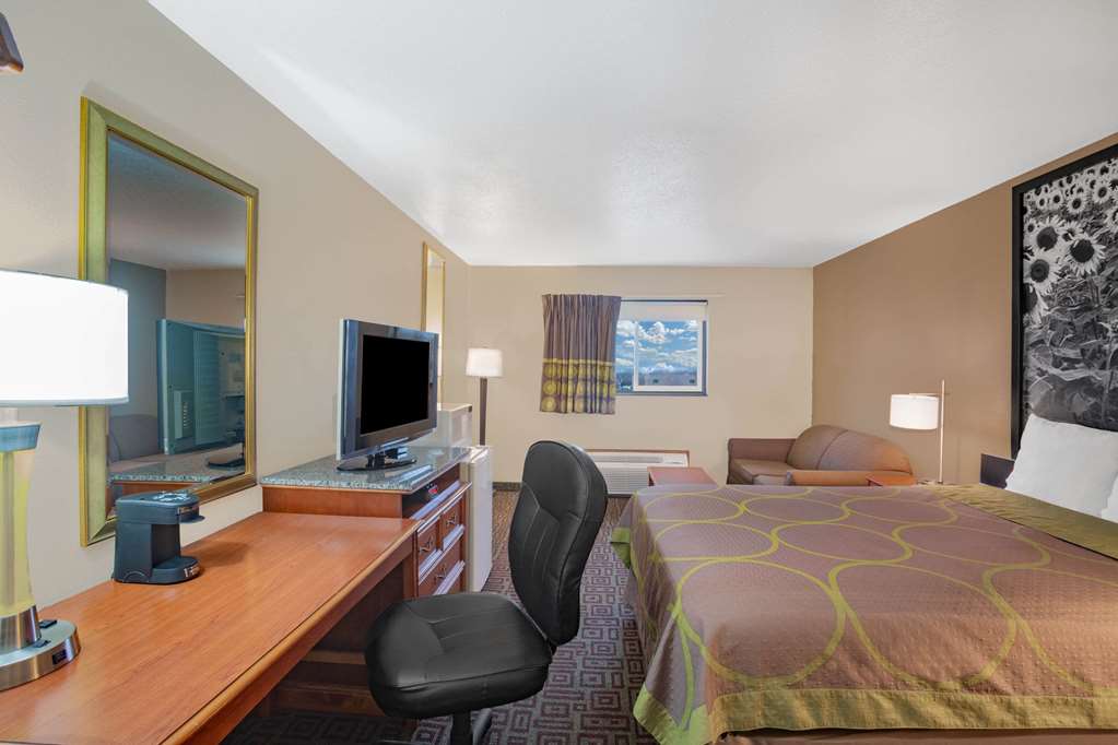 Super 8 by Wyndham Fort Madison - photo 10
