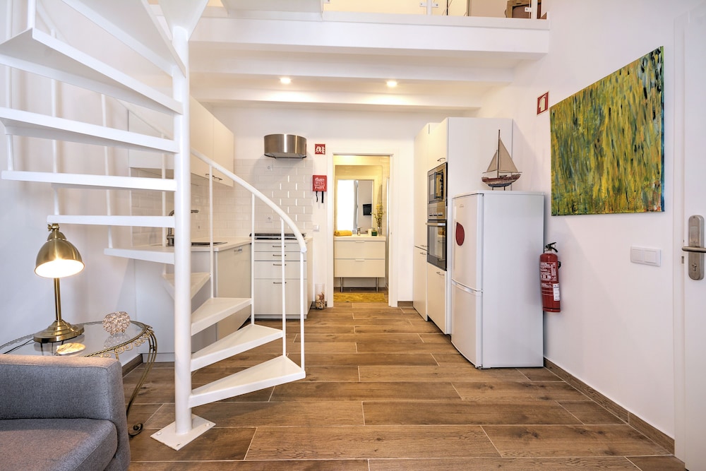 Yellow Barqueta Studio — 4-Star Luxury Hotel in Faro, Portugal