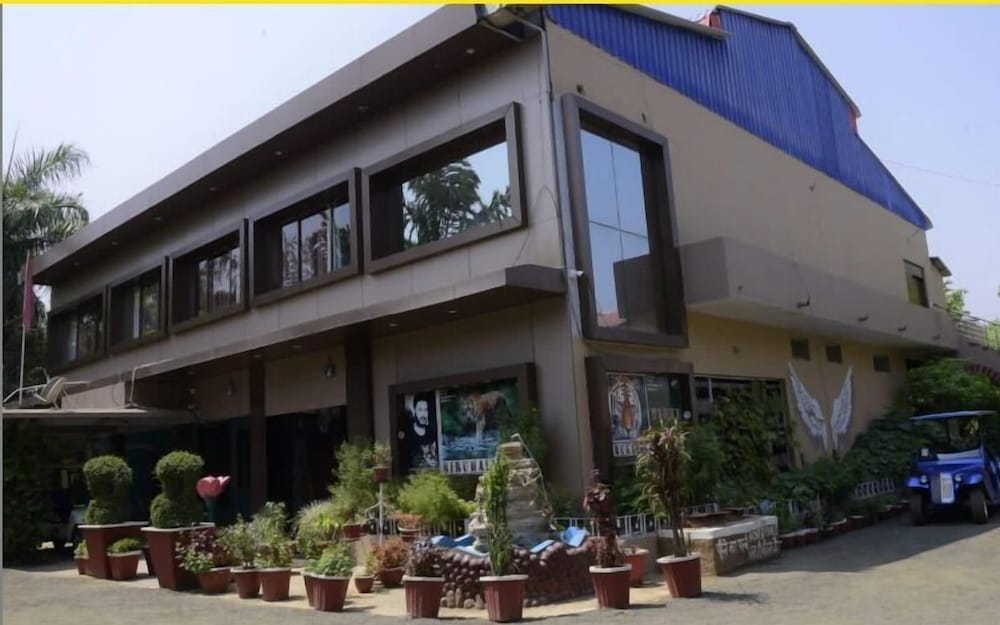 Nirmal Chhaya Nature Resort in Murwara, India