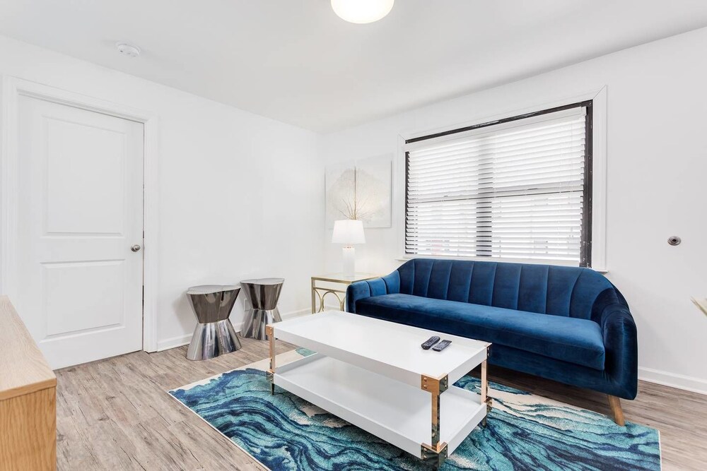 8 BRs Comprised of 4 2BR Suites by Domio - photo 40