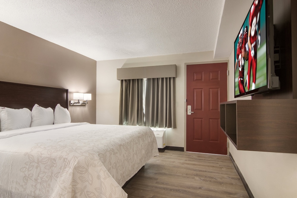 Red Roof Inn Plus & Suites Erie - photo 18