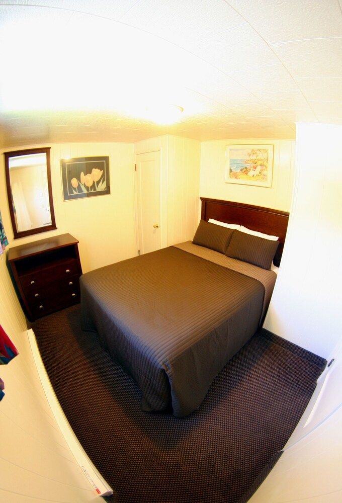 Sunset Surf Motel - photo 24