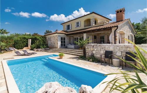 Three Bedroom Holiday Home In Stifanici — 5-Star Luxury Hotel in Porec, Croatia