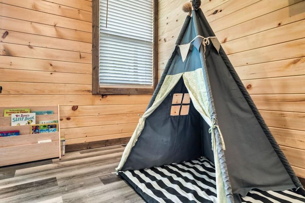 Tranquil Mountain Getaway By Ghosal Luxury Lodging - photo 45
