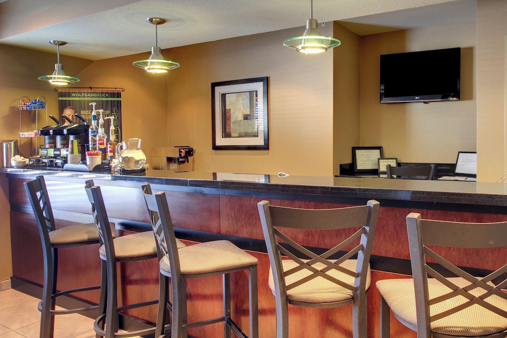 Cobblestone Inn & Suites Harvey - photo 36