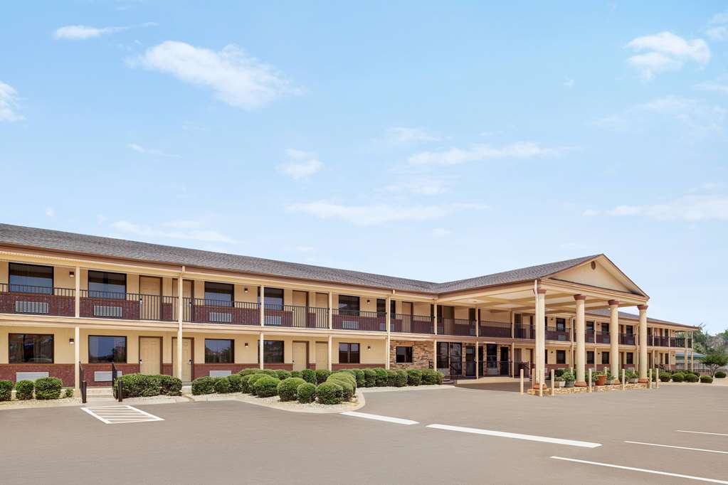 Days Inn by Wyndham Paris - photo 2