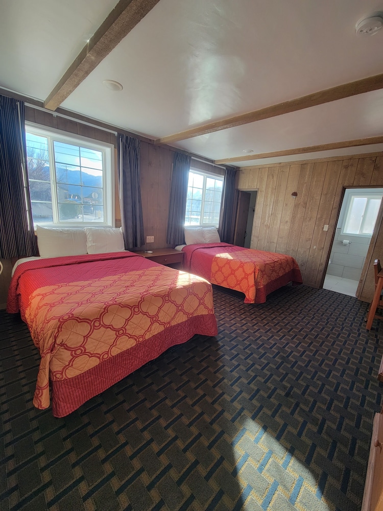 Townhouse Motel - photo 24
